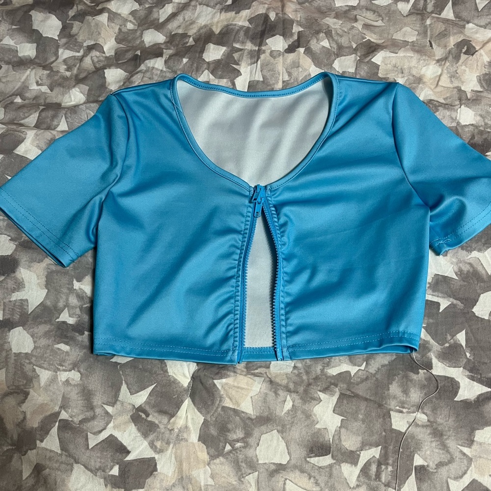 Light blue double zipper crop top
